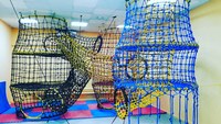 Подвесной аттракцион, веревочный лаби...