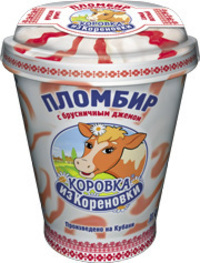 Мороженое в пластиковом стакане