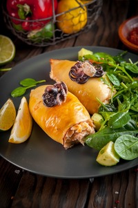 Кальмары фаршированные морепродуктами