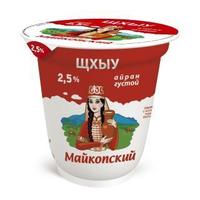 Айран в пластиковых стаканах