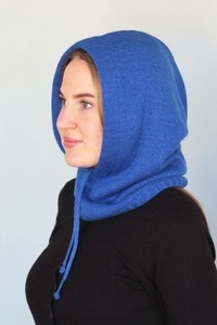 Женские трикотажные капоры