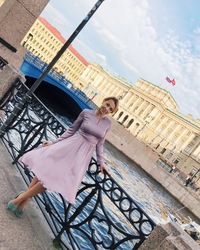 Платье длины миди
