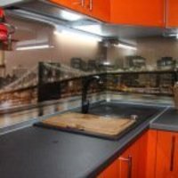 Стеклянные фартуки для кухни