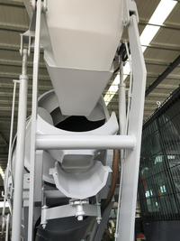 Автоебтоносмеситель с самозагрузкой A...