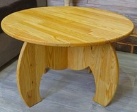 Стол малой формы из дерева, Кае Бай