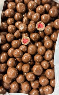 Сублимированная малина в шоколадной г...